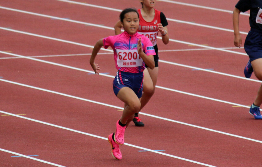 ５年生女子１００メートルで優勝した中村日南選手