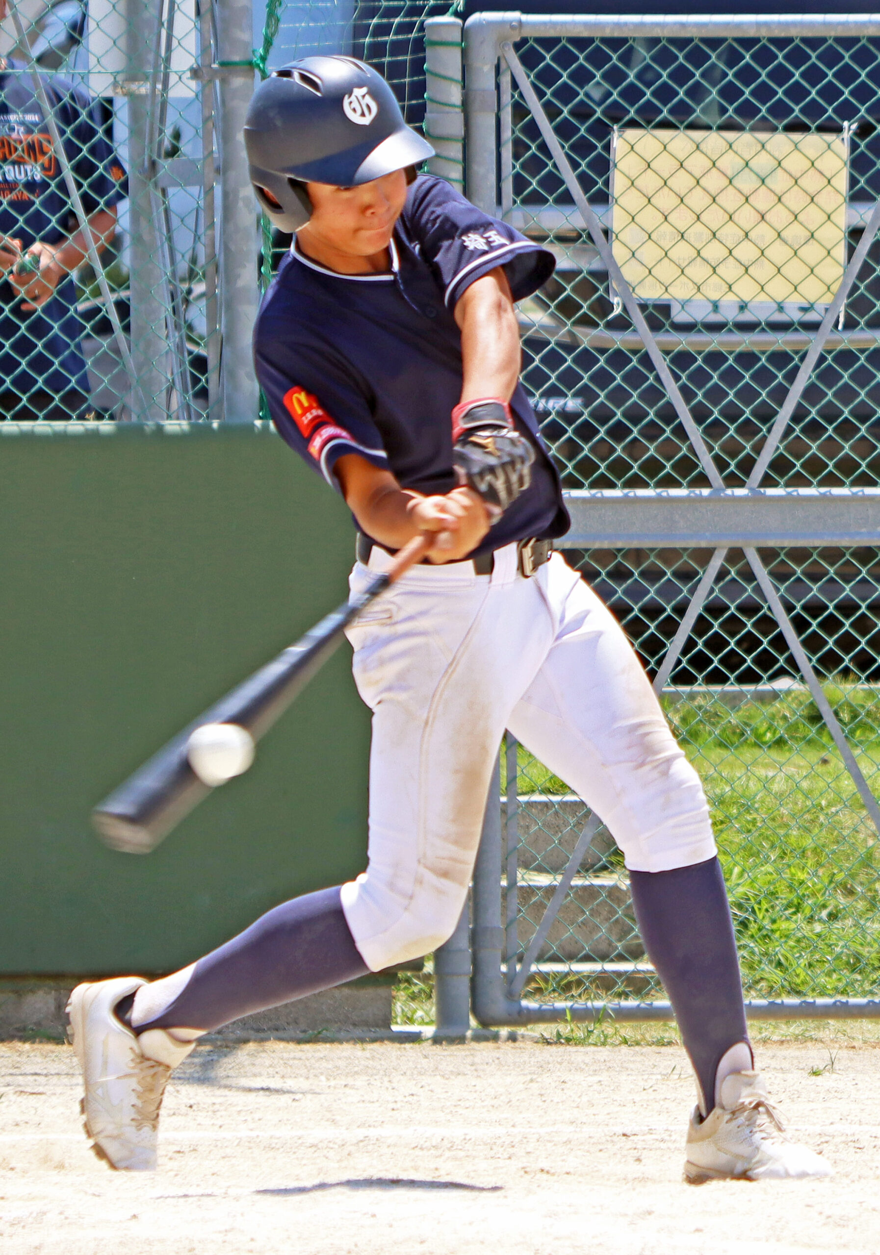 決勝戦で三回に同点弾を放つ山野ガッツの増田選手