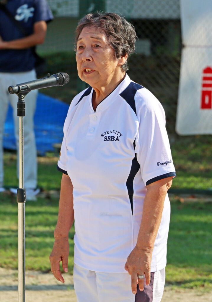 閉会のあいさつをする草加市少年野球連盟の種子島会長