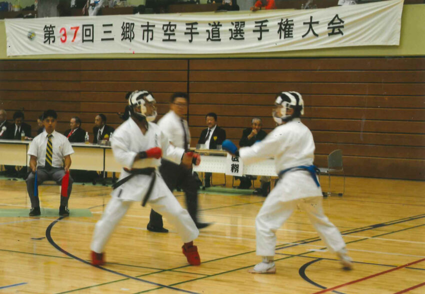 三郷市空手道選手権大会で熱戦が繰り広げる選手たち