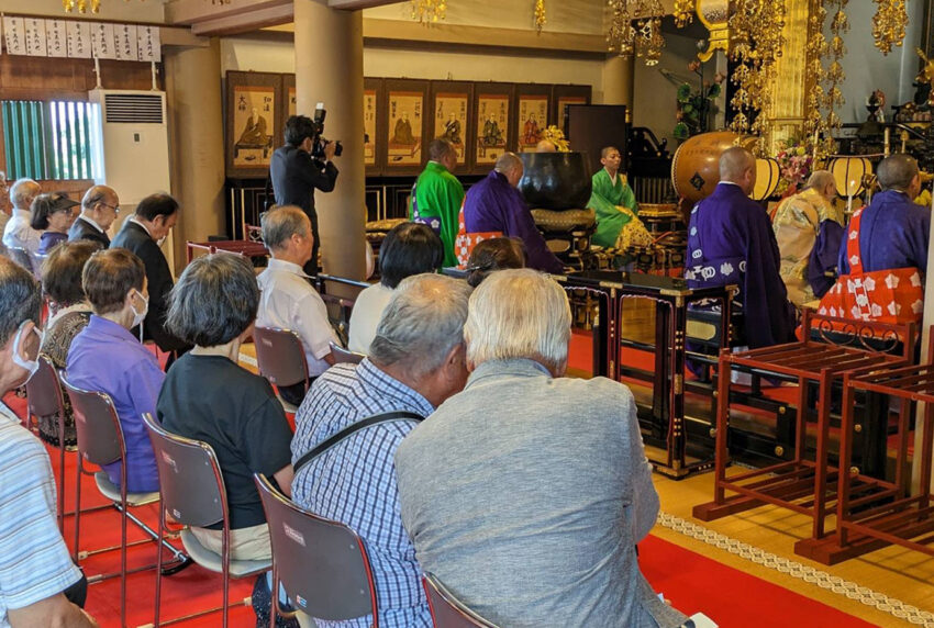 延命寺で行われた仁王門と八角堂の落慶法要